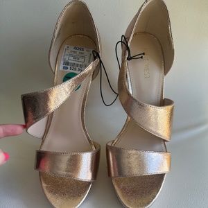 Gold Nine West Heels 7.5